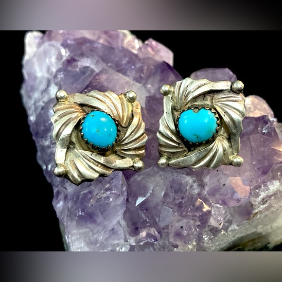 Vintage Native American Sleeping Beauty Turquoise Repoussé 925 Earrings - Picture 10 of 14